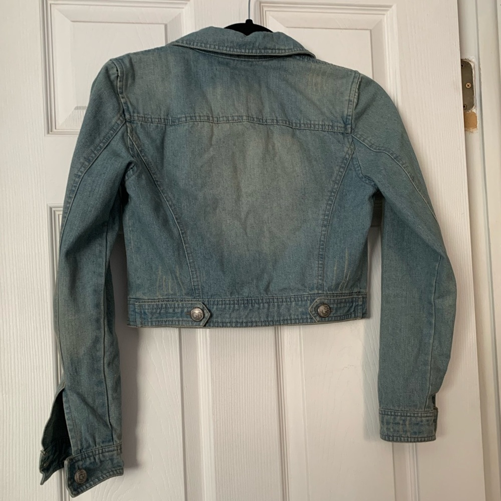 Cropped Light Denim Jacket - Picture 6 of 7